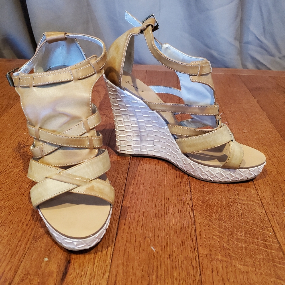Shoes - Picture 3 of 6